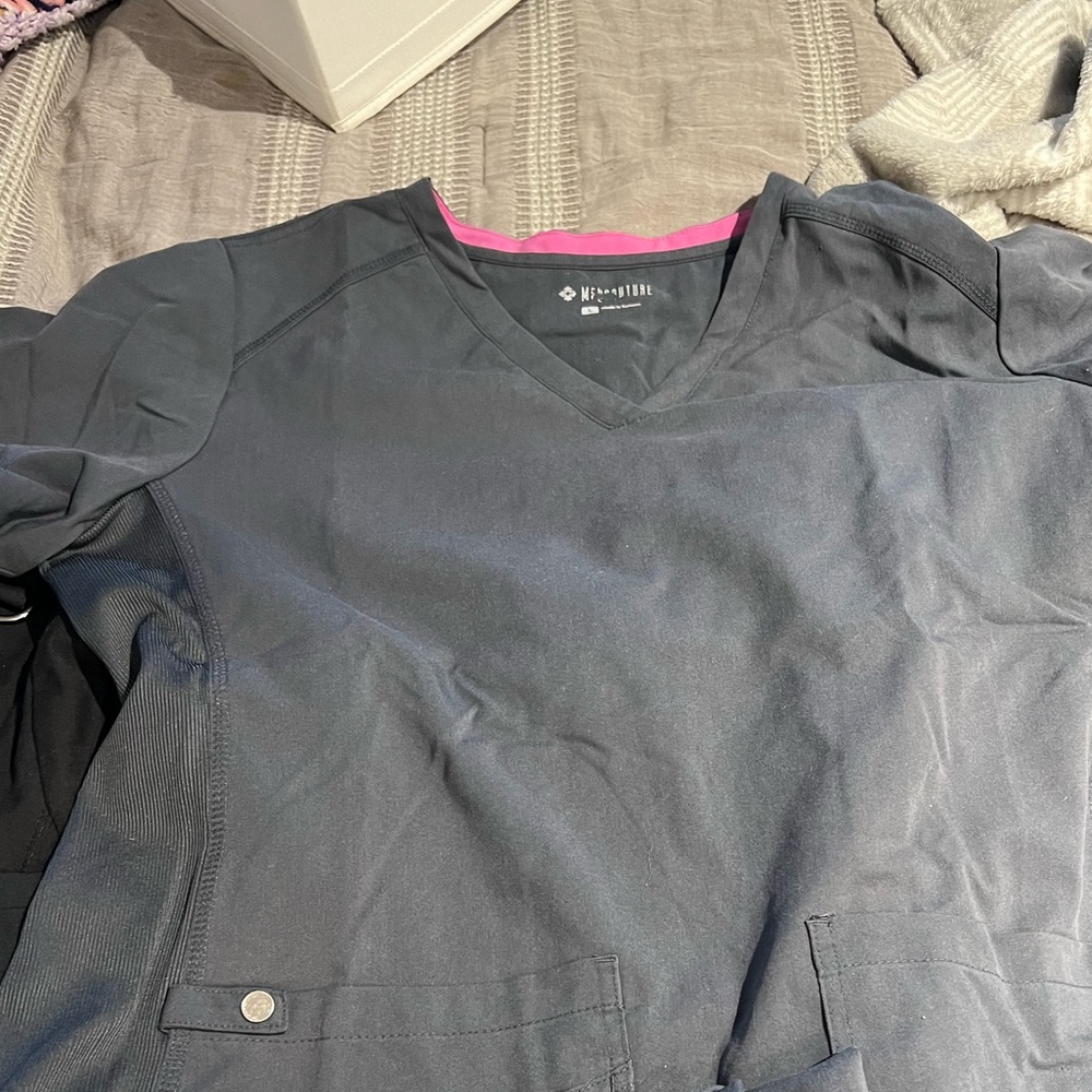 Met couture scrubs. Gray - excellent condition Large